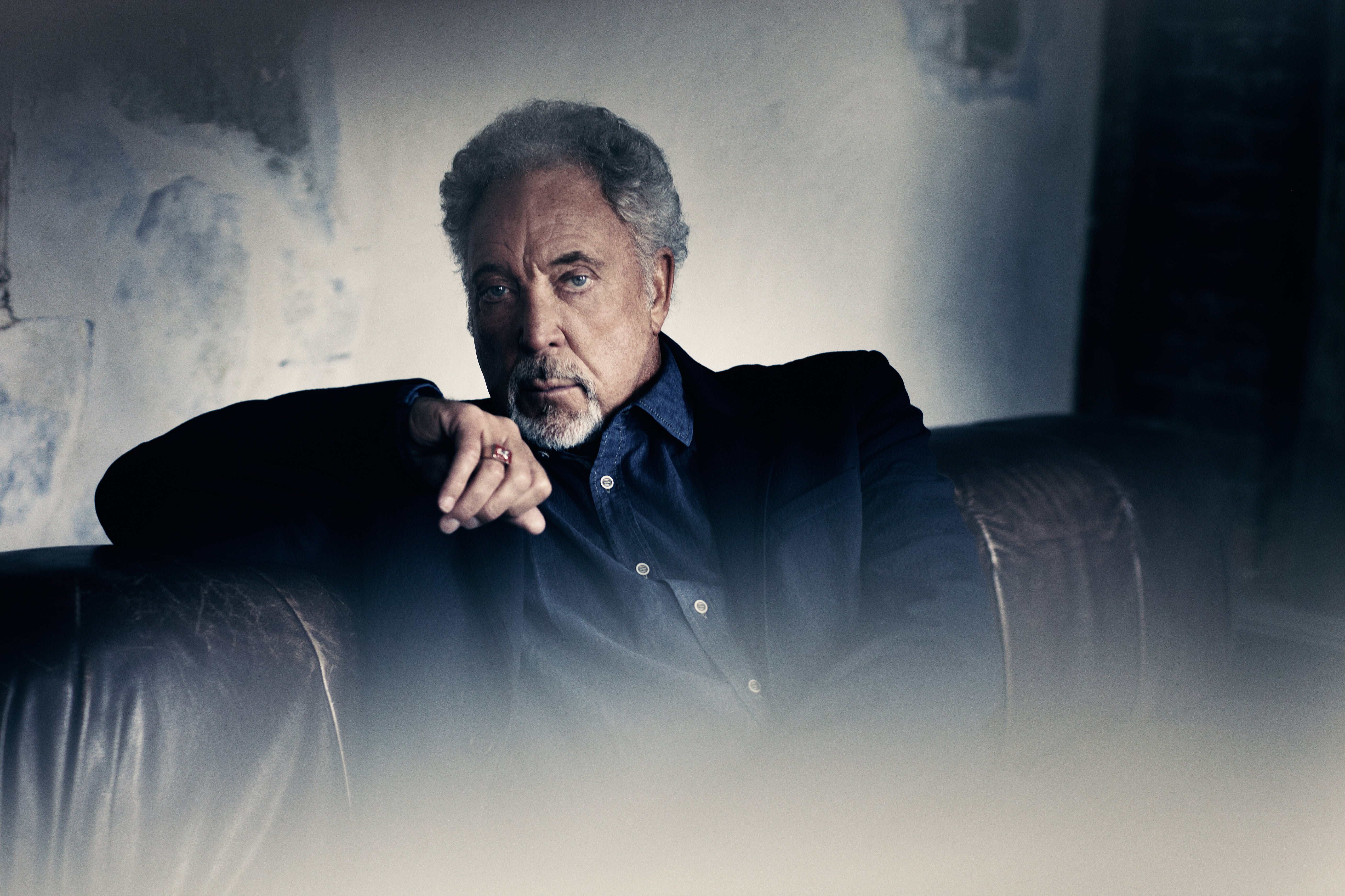 Tom Jones: Amsterdam Diner & Comfort Seating