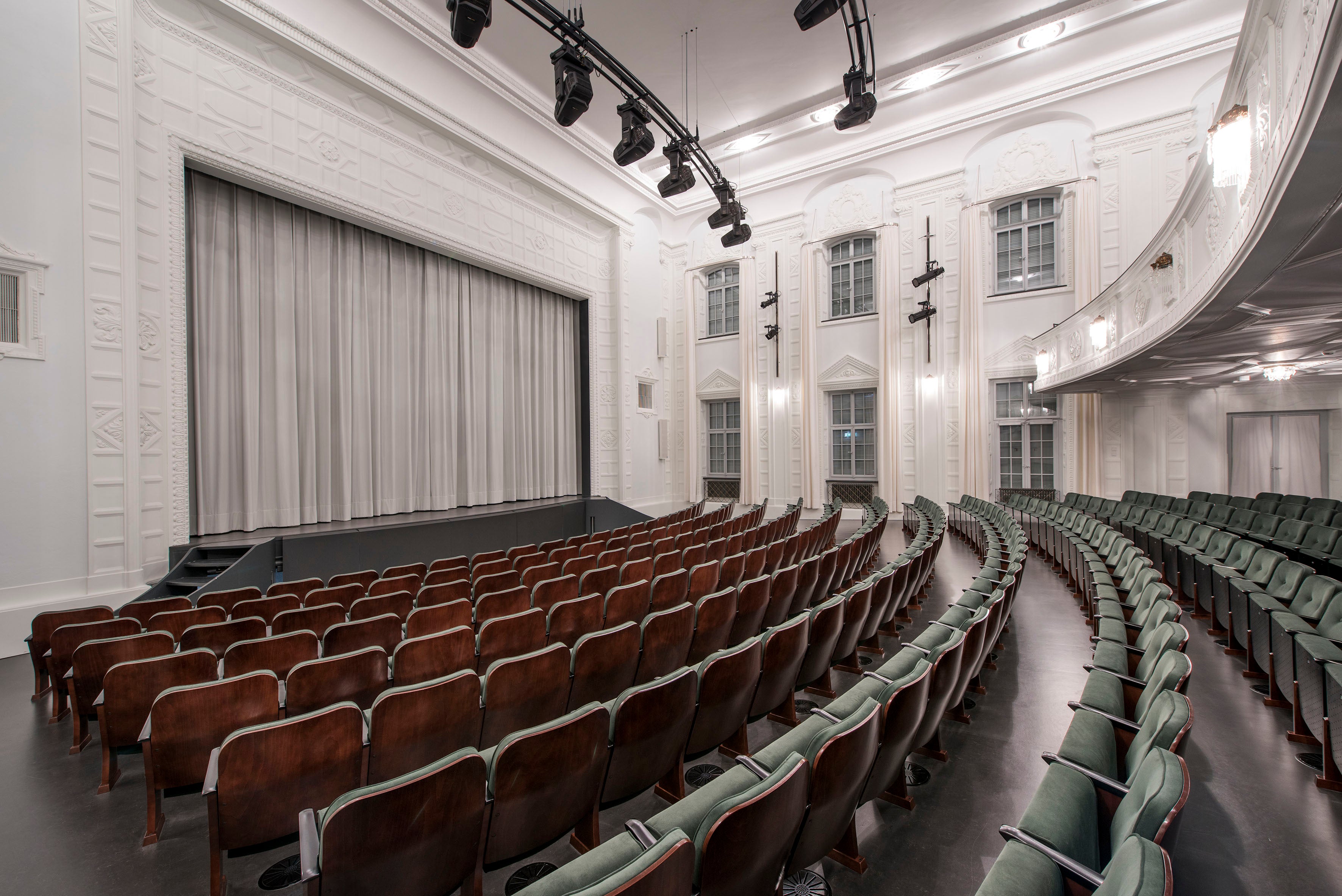 Experience "So ein Chaos!" at Theater 49, Langenthal