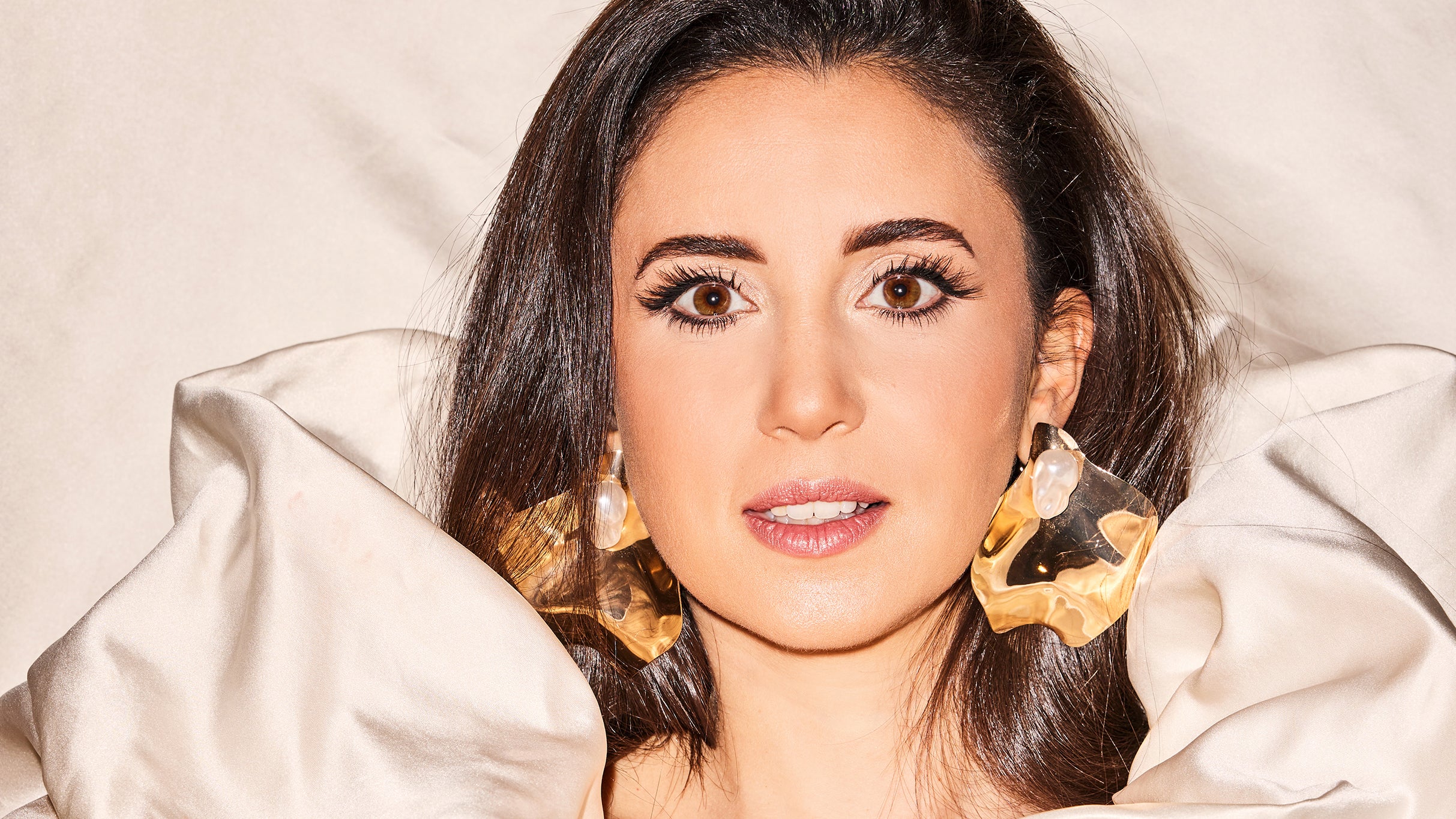Karsu Live: Experience Pop Sensation in Eindhoven!