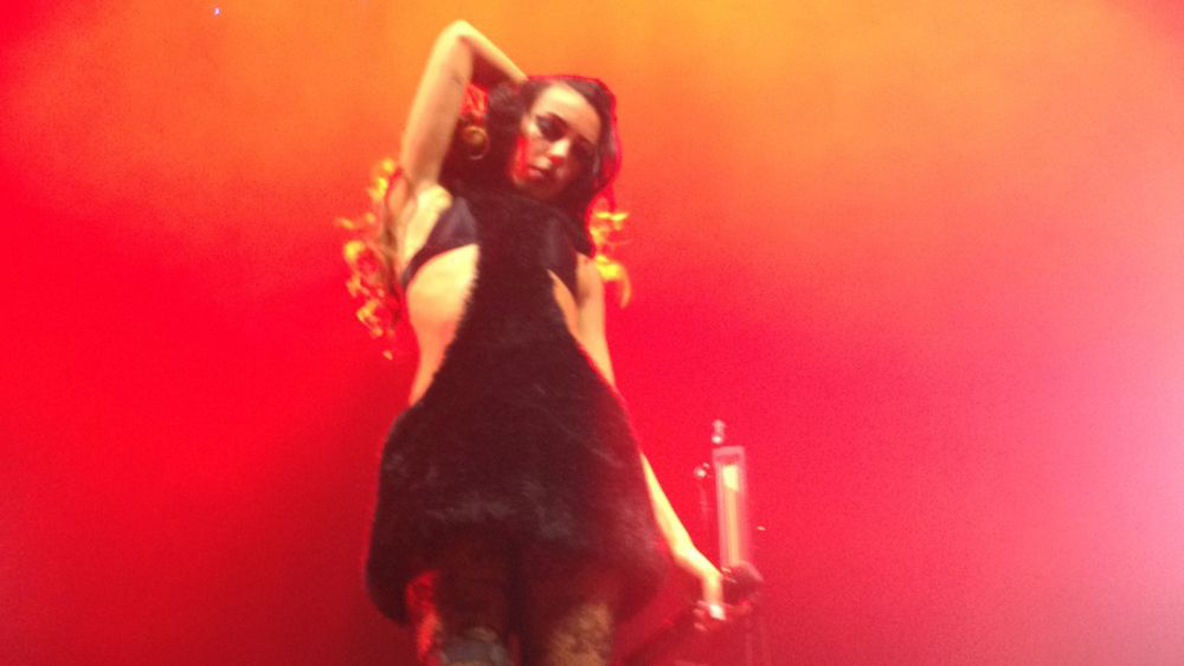 BETWEEN FRIENDS: Amsterdam's Melkweg, Nov 19