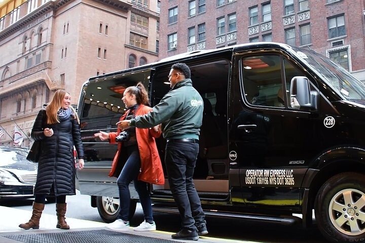 LGA Airport to Manhattan Hotel: Shared Shuttle