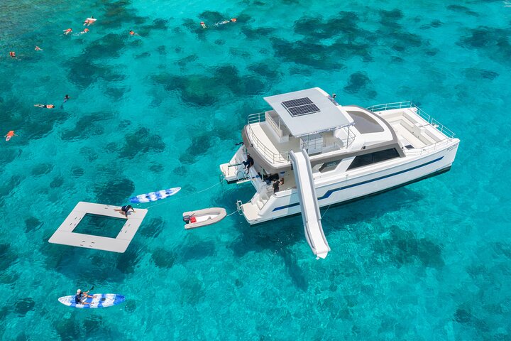 Phi Phi Islands Catamaran Boat Party: Day Trip