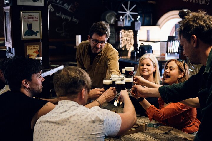 Dublin Pub Tour: Guinness, Whiskey & Irish Music!