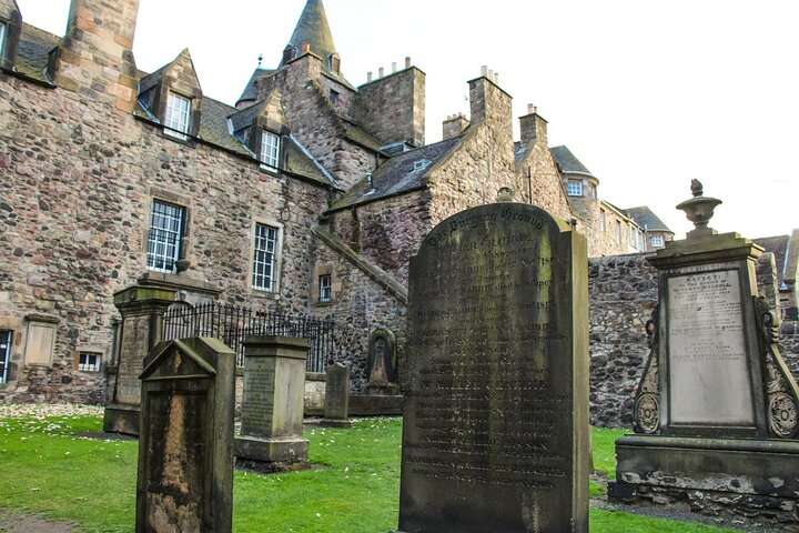 Outlander Private Tour: Edinburgh Film Locations
