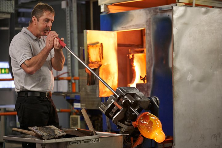 Waterford Crystal Factory Tour: See Craftsmanship