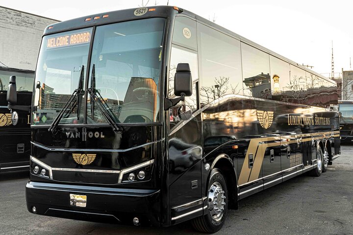 VIP Airport Transfer: NYC Luxury Coach Bus with Wi-Fi