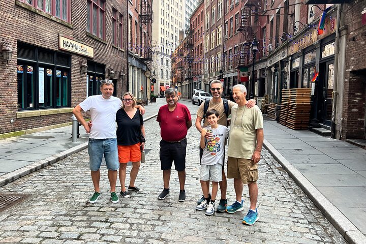 NYC's Charging Bull & Wall Street: Guided Walking Tour