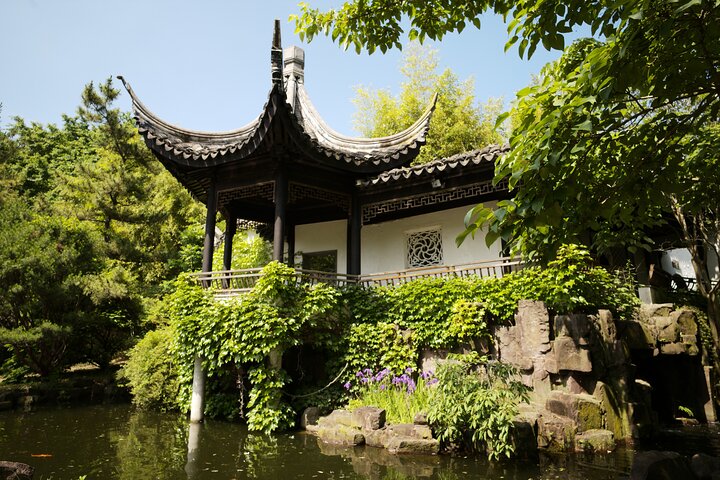 East Coast Temple & Garden Tour: Taste, Shop & Explore!