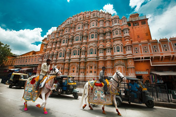 Classic North India Tour: Delhi to Varanasi Adventure