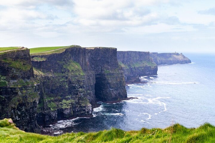 Dublin Day Tour: Trim Castle, Cliffs & Burren. 