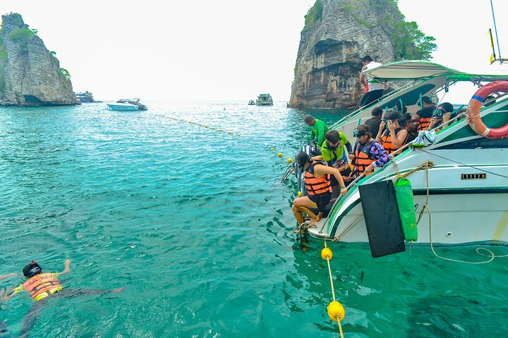 Koh Lanta: Speedboat Tour to Koh Haa & Koh Rok!