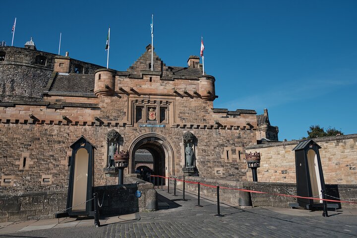 Edinburgh Castle & Holyrood Palace: Royal History Tour