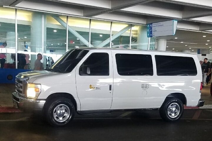 Brooklyn Port to LGA Airport Private Transfer