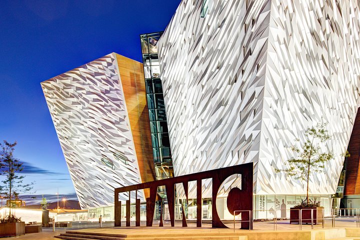 Giant's Causeway & Belfast: Dublin Day Trip