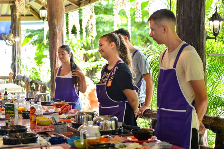 Krabi Thai Cooking Class: Cook, Eat & Get Certified!
