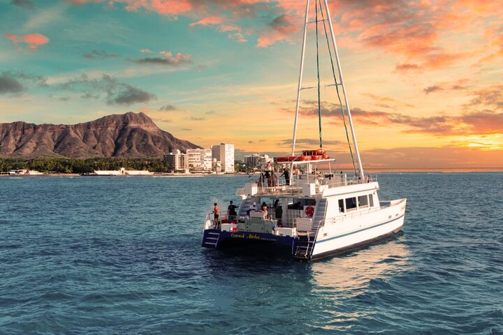Waikiki Sunset Cruise: See Oahu's Coast!