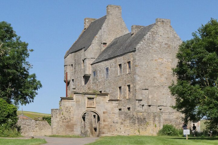Outlander Castles Tour: Step into Jamie Fraser's Scotland