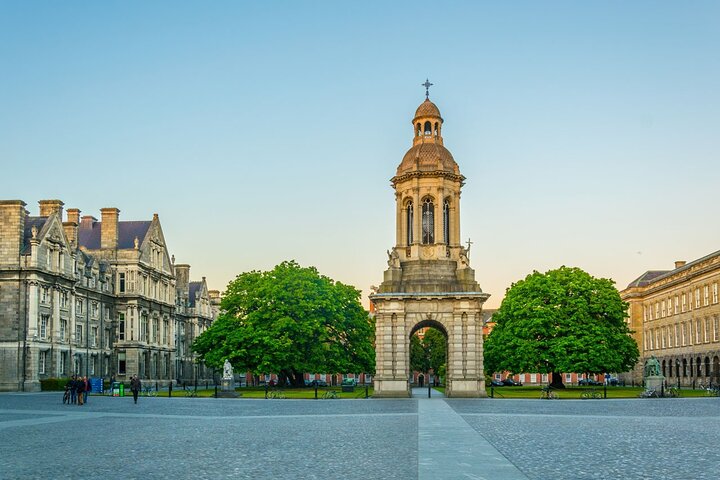 Dublin Gems: Private USA Tourist Walking Tour