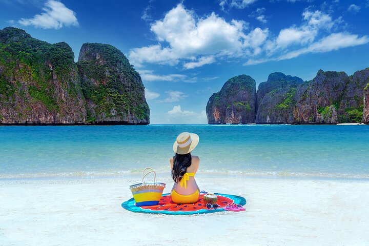 Phi Phi Islands Speedboat Tour: Lunch & Sightseeing