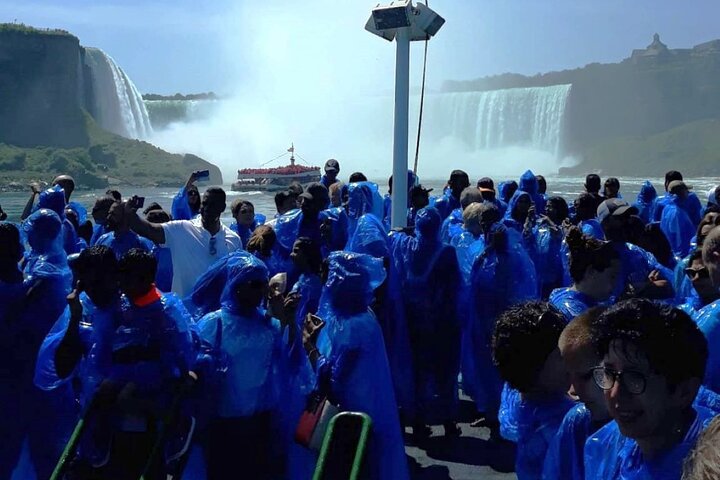 Niagara & Glass: 2-Day NY Tour with Outlet Shopping