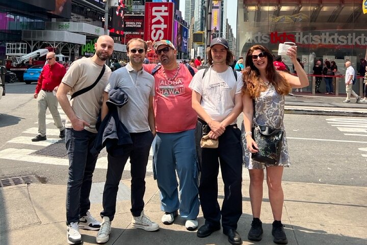 Manhattan's Famous Spots & Hidden Gems: A Walking Tour