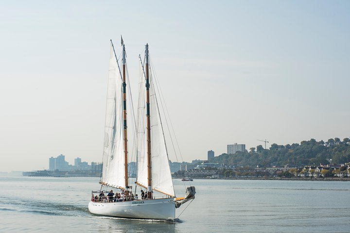 NYC Fall Foliage Sail: Hudson River Cruise