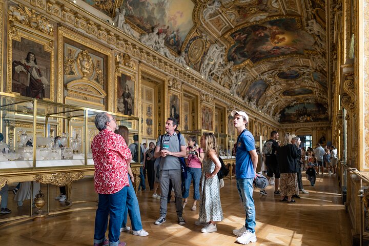 Louvre Museum: Skip-the-Line Small Group Tour
