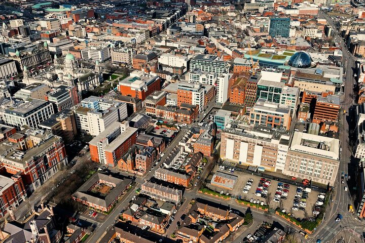 Belfast Private Tour: Explore City's Hidden Gems