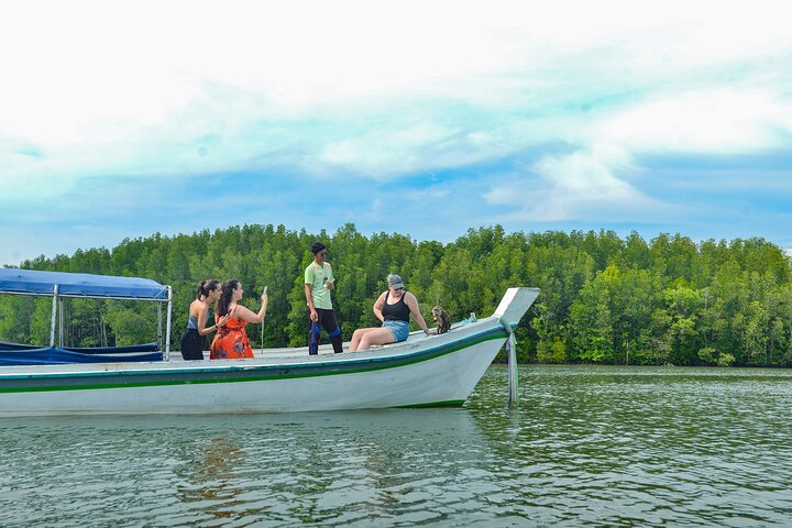 Koh Lanta: Mangrove & Monkey Longtail Boat Tour