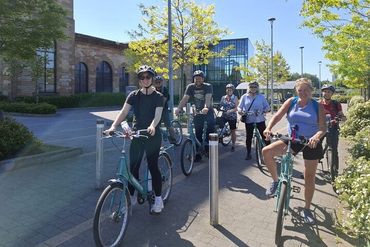 Glasgow Bike Tour: City Highlights & Hidden Gems!