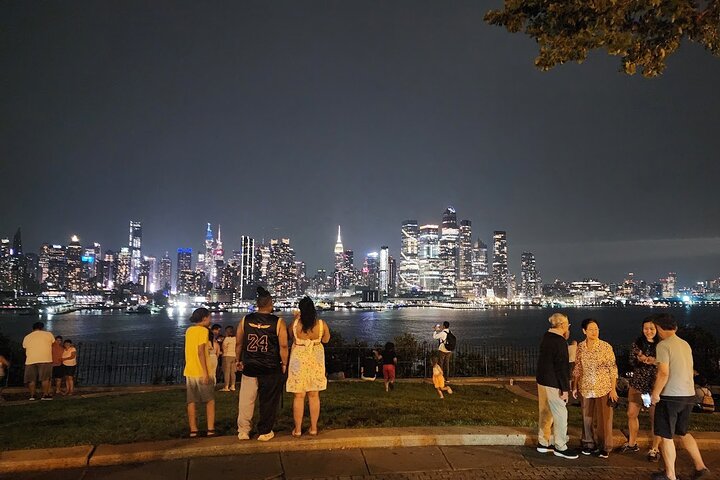 Manhattan Night Views: See NYC's Skyline!