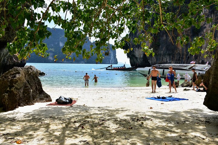 Krabi Speedboat Tour: Hong & Paradise Island Escape