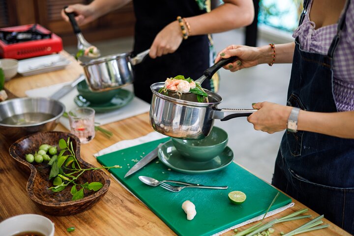 Thai Cooking Class: Farm, Market & Chef Por