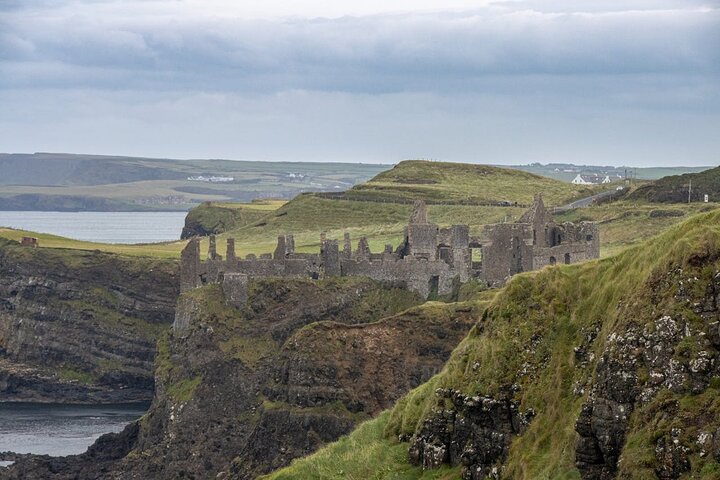 Thrones & Causeway: Private Tour from Belfast