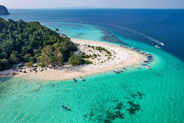Phi Phi Islands: Seaview Lunch & Snorkeling Day Trip
