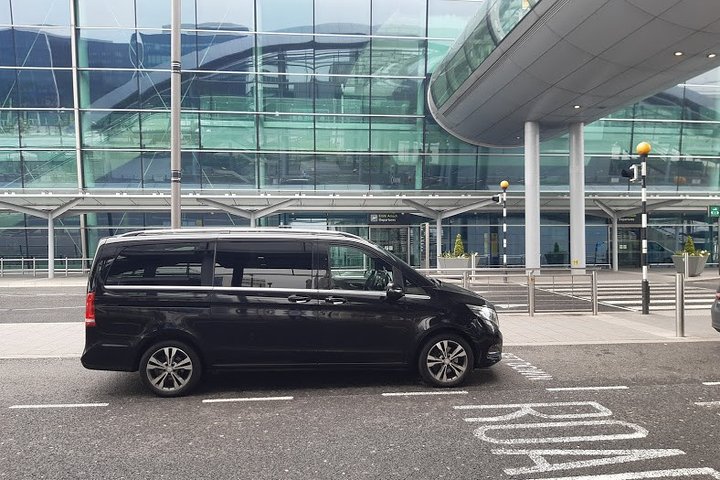 Dublin Airport to Doolin Ferry: Private Premium Transfer