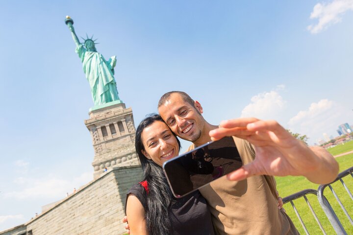 Statue of Liberty & Ellis Island Ferry Tour with Battery Park