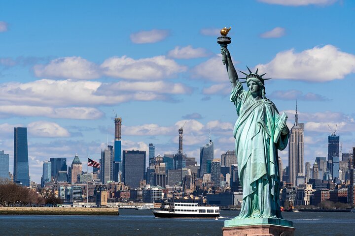 NYC Tour: Statue of Liberty, 9/11 Memorial & Wall Street