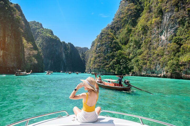 Phi Phi & Maya Islands Speedboat Tour: Krabi Adventure