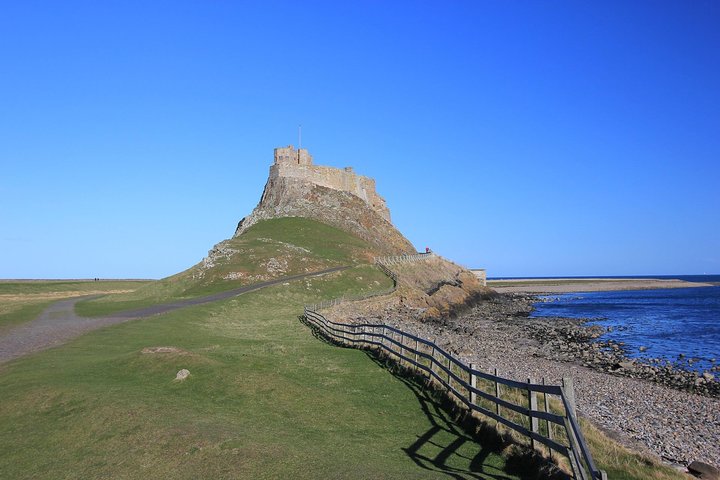 Alnwick Castle & Viking Coast Private Tour from Edinburgh