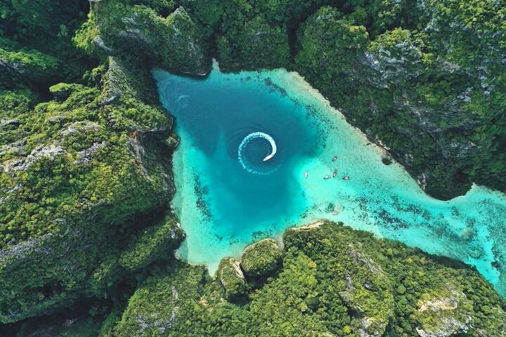 Phi Phi & Maya Bay Speedboat Tour: Best Islands!