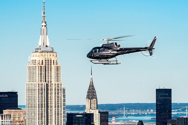 NYC Helicopter Tour: See Top Landmarks!