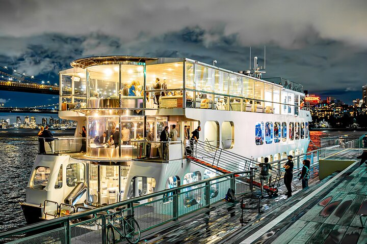 NYC Valentine's Dinner Cruise: Skyline Views & Romance