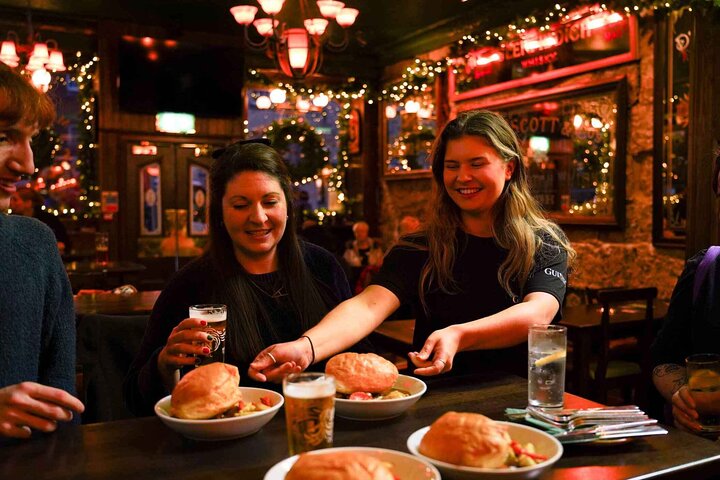 Edinburgh Food Tour: Old Town Bites & History