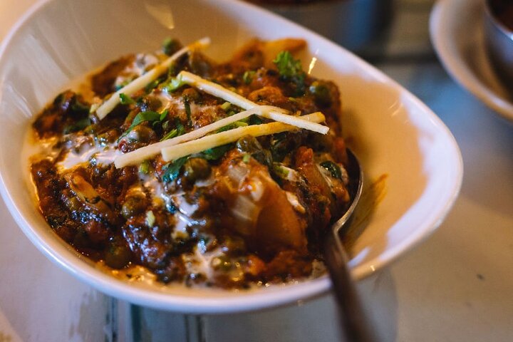 Edinburgh Vegan Food Tour: Old Town History & Flavors
