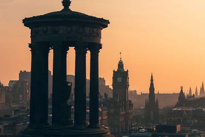 Edinburgh Night Tour: Local Guide, 100% Personalized!