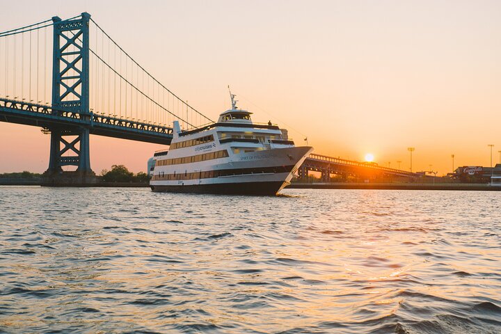 Philly Dinner Cruise: Skyline Views, Buffet & Music!