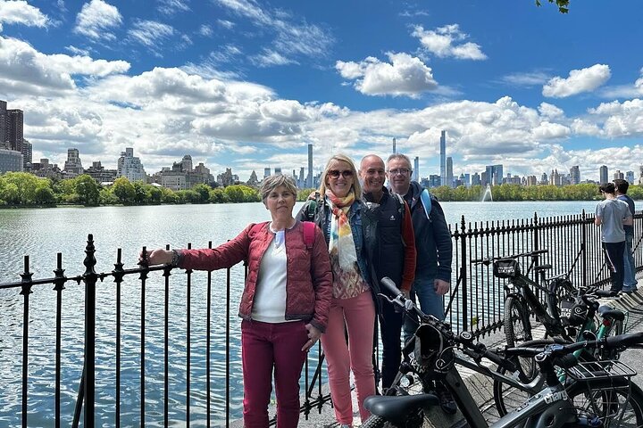 Central Park Movie Bike Tour: French Guide & Film Scenes