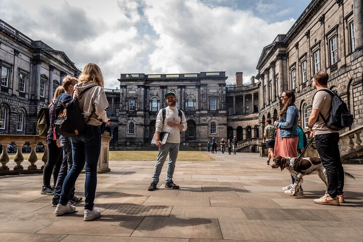 Edinburgh Old Town Tour: Walk & Holyrood Palace!