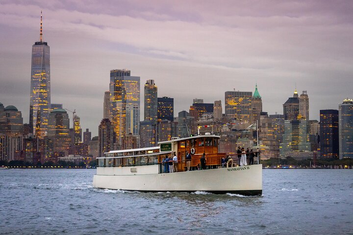 NYC Sunset Yacht Cruise: Statue of Liberty Views!